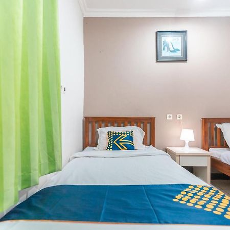 SPOT ON 2033 Kayumanis Homestay Syariah Jakarta Luaran gambar