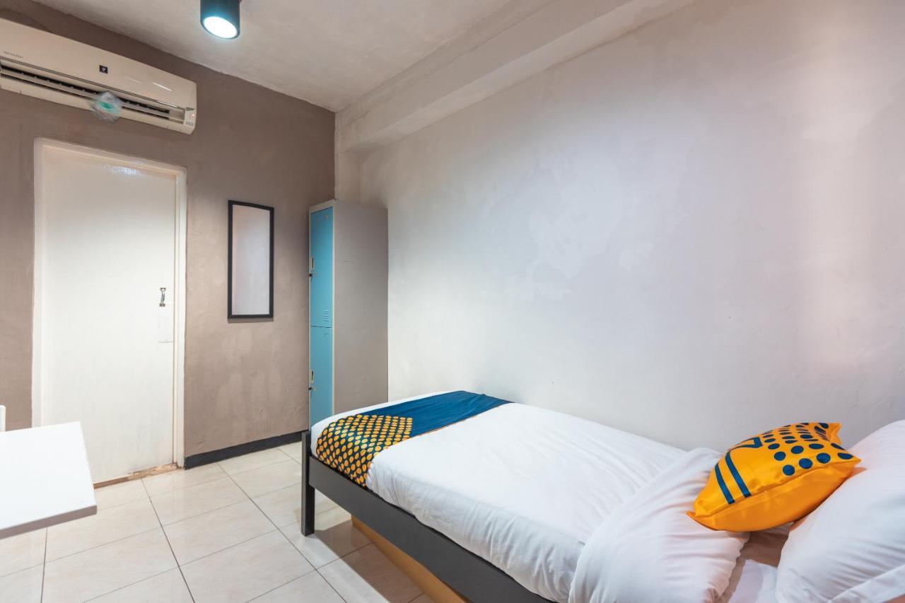 SPOT ON 2033 Kayumanis Homestay Syariah Jakarta Luaran gambar