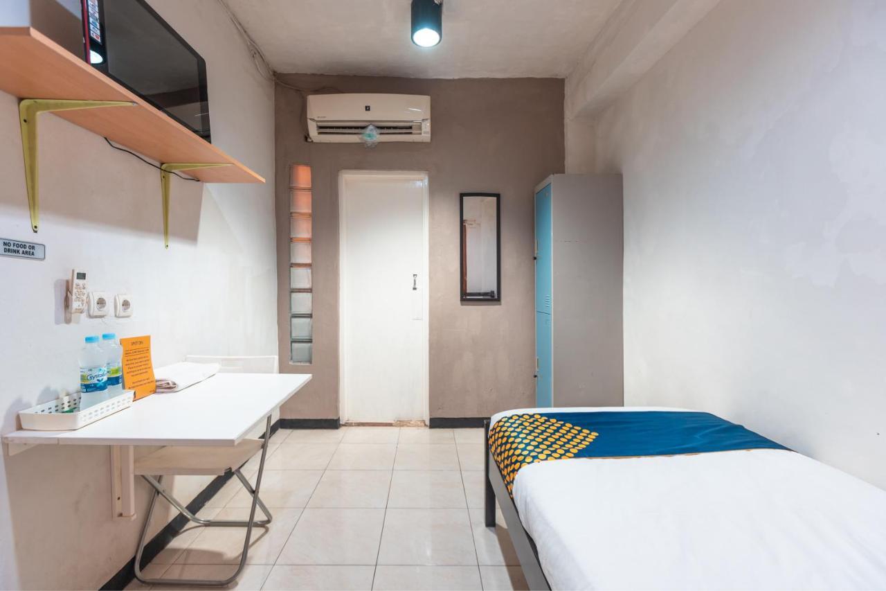 SPOT ON 2033 Kayumanis Homestay Syariah Jakarta Luaran gambar